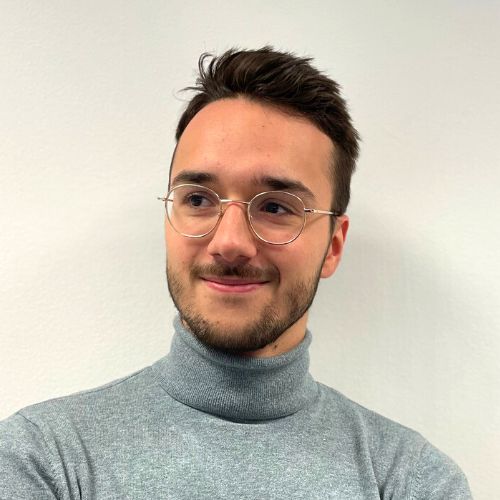 Ismaïl Personne souriante